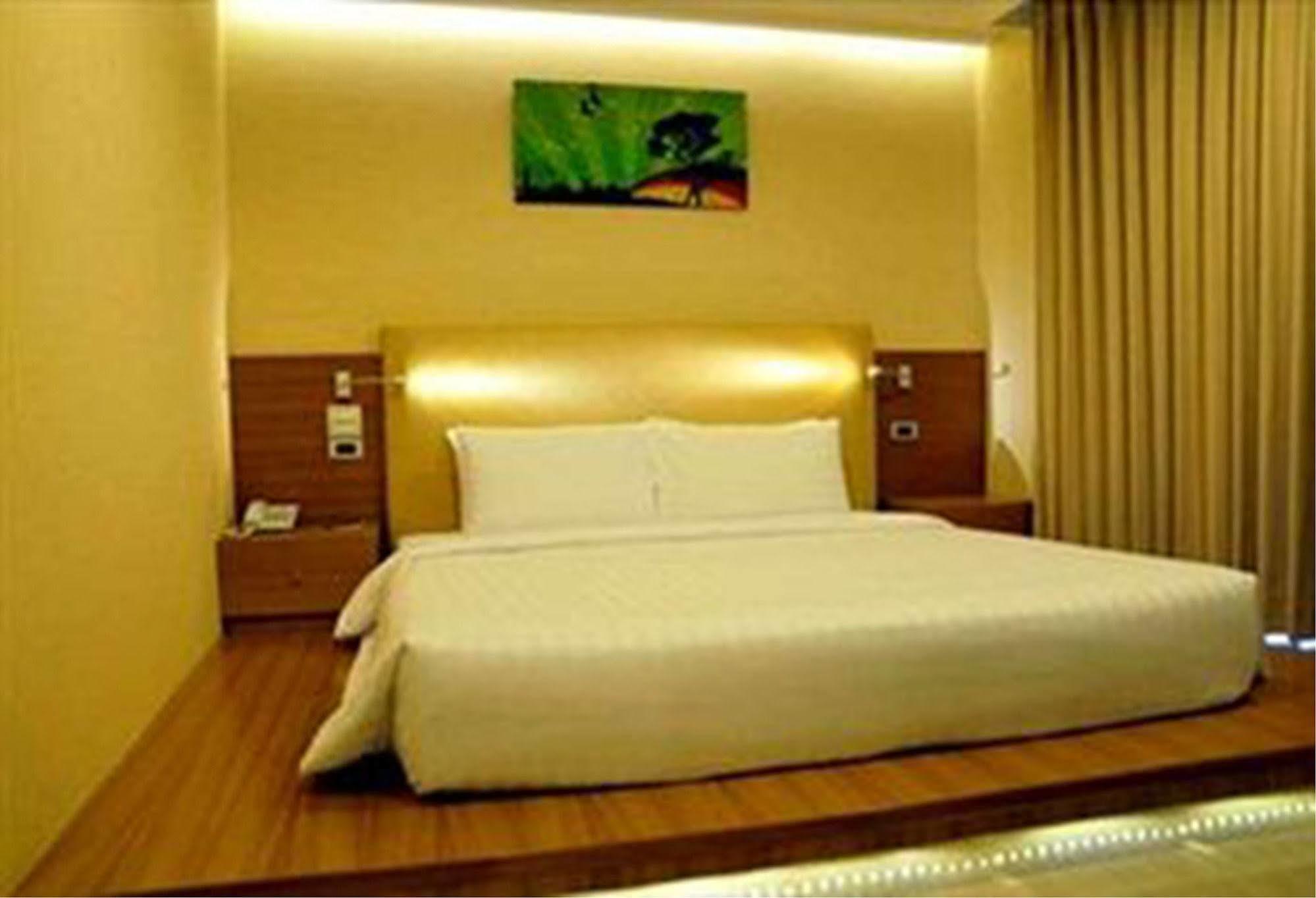 The Moonite Boutique Hotel Bangkok Kültér fotó